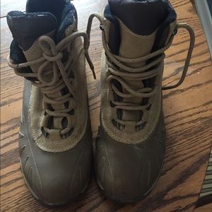 Cougar winter boots size 10